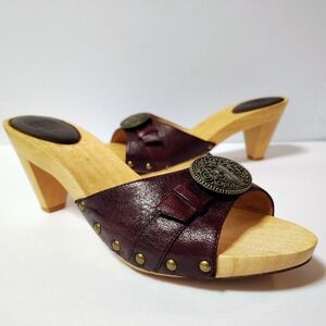 Frye Sammy Leather Logo Medallion Wood Heeled Slide Open Toe Clogs Mauve Brown